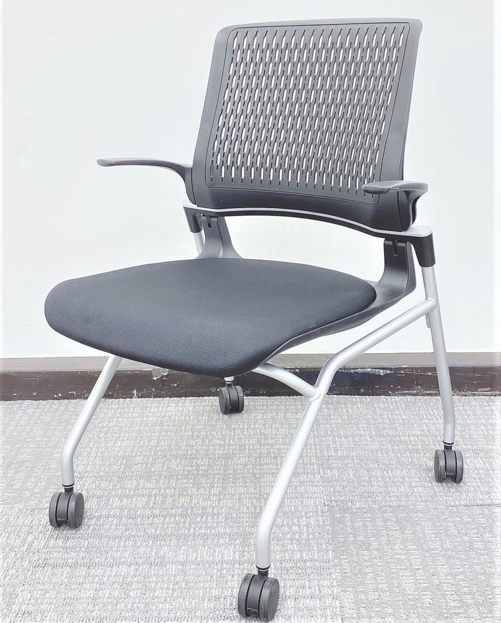 【美品！！】コクヨ｜オルディナ｜ブラックカラー｜前に重ねて収納可能です！！【関西在庫数ナンバーワン・尼崎店】
                        オルディナ 
                                    中古
            