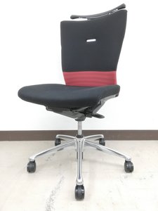 【定番のミドルクラスチェア】デザイン性◎機能性◎座り心地◎重厚感のあり■オカムラ/フィーゴシームレスレッド【肘無】