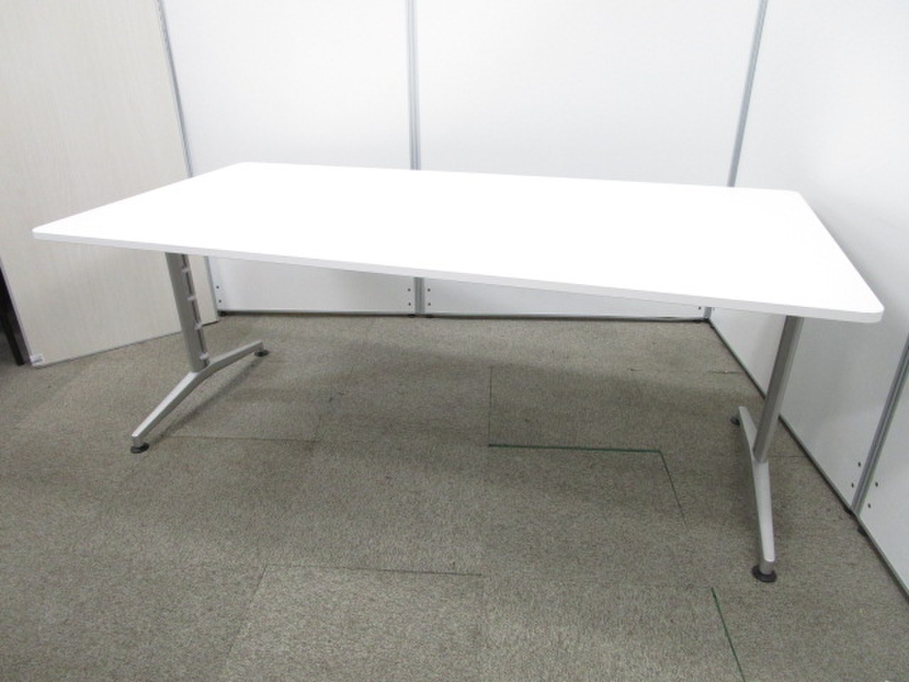 【人気商品につき1台追加入荷!!】広々使える幅1800mm!!ホワイト天板でお洒落なミーティングルーム作りにもってこい!!
                        その他シリーズ
                                    中古
            