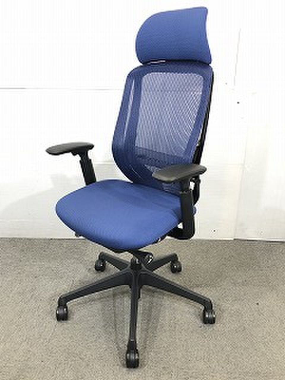 オカムラ製　シルフィー　エクストラハイバック　メッシュ　ネイビーブルー　レア　おすすめ　高級チェア
                        シルフィー（メッシュ） 
                                    中古
            