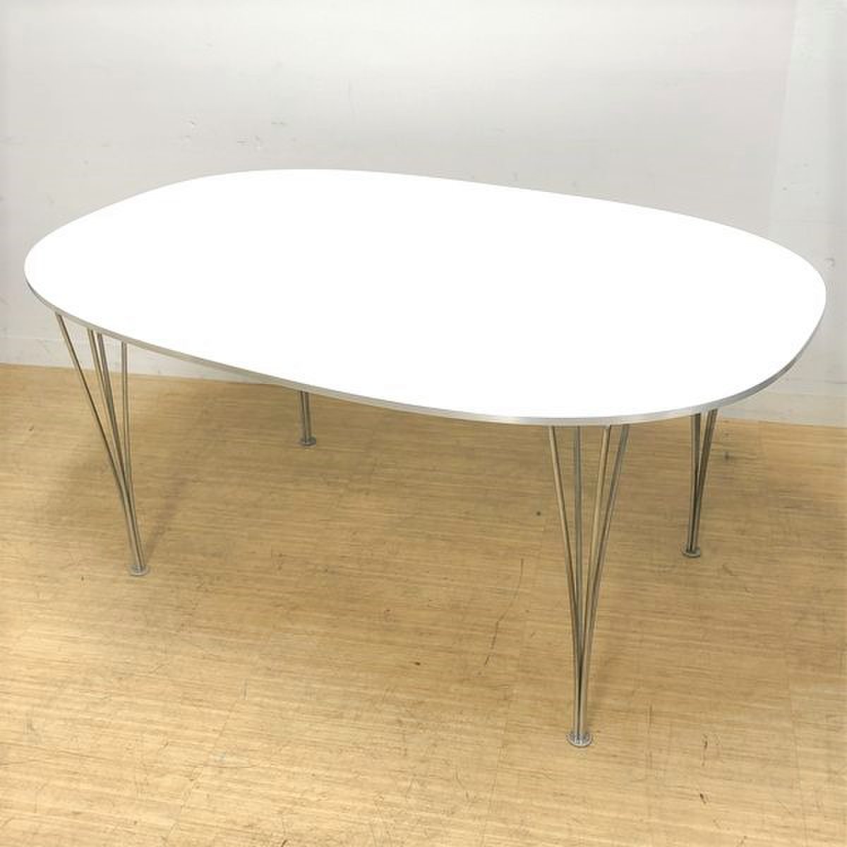 【デザイナーズ家具】フリッツハンセン(Fritz Hansen)/スーパー楕円テーブル【ダメージあり】
                        テーブルシリーズ
                                    中古
            