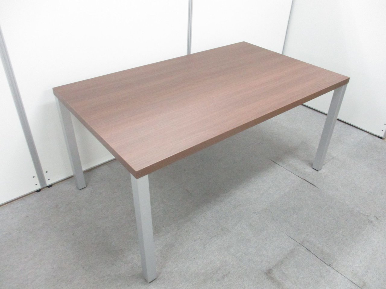 【高級感ある空間！】オカムラ製　ミーティングテーブル【流行の木目天板デザイン】
                        クライアント 
                                    中古
            