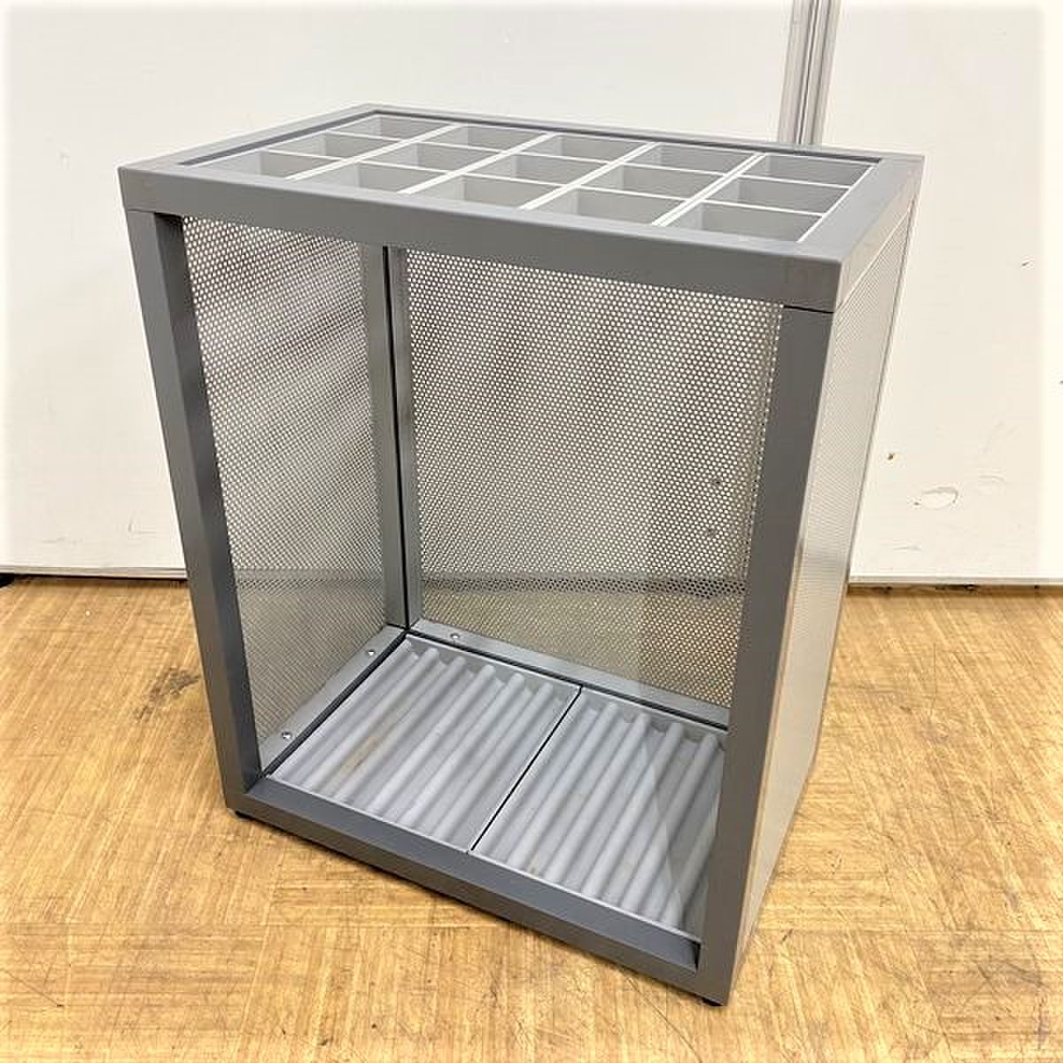 【小物商品】【コンパクトサイズの傘立て】【オフィスにぴったり】
                        その他シリーズ
                                    中古
            