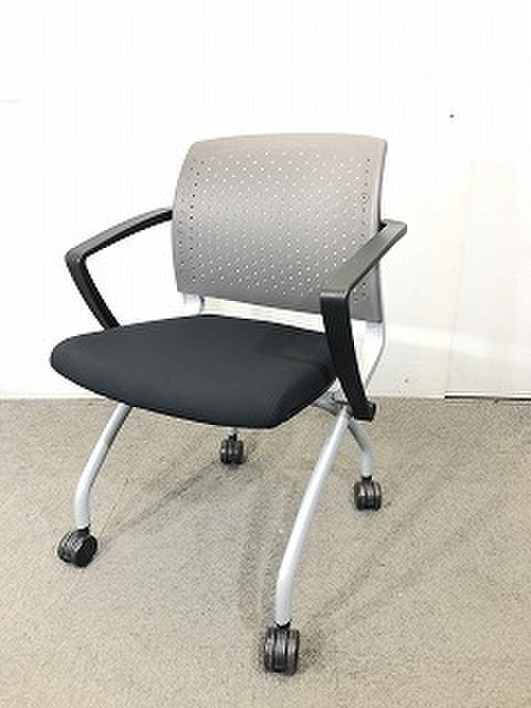 【ロット入荷】FURSYS（ファシス） / 座面：ブラック色 / 背面：グレー色 / 重ねて収納可能
                        その他シリーズ
                                    中古
            