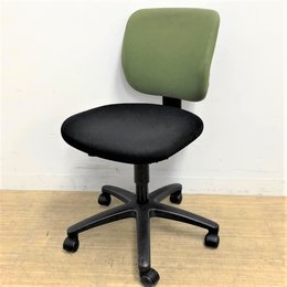 コクヨ　イーザチェアー　ふかふかクッションに定評あり