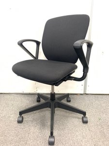 【在庫残り2点】【人気商品】イトーキ製　プラオ　ブラックカラー　肘付きローバックチェア　【固定肘】