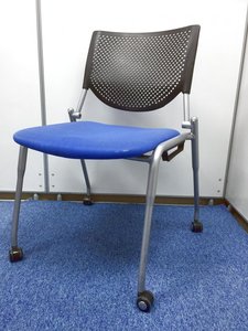 【スタッキングチェア】オカムラ製　プロスタック　ブルーカラー　キャスター付き　【収納】【軽量】