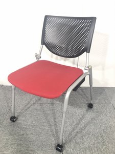 【スタッキングチェア】オカムラ製　プロスタック　レッドカラー　キャスター付き　【収納】【軽量】