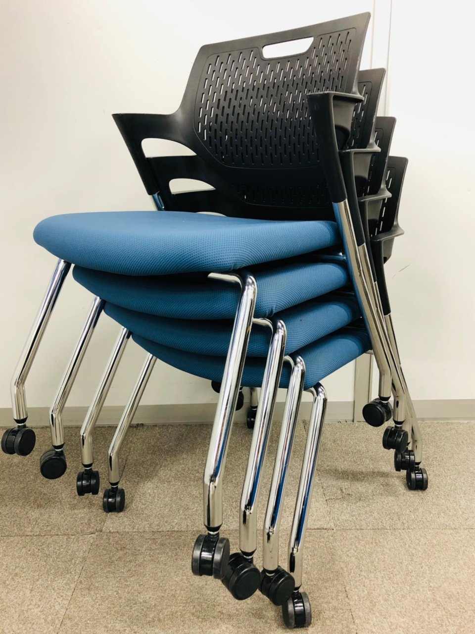 【4脚セット！】【セット商品】コストを抑えて、まとめて入れ替え可能！
セミナー室やミーティングルームに！
                        パート 
                                    中古
            