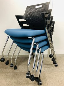 【4脚セット！】【セット商品】コストを抑えて、まとめて入れ替え可能！
セミナー室やミーティングルームに！