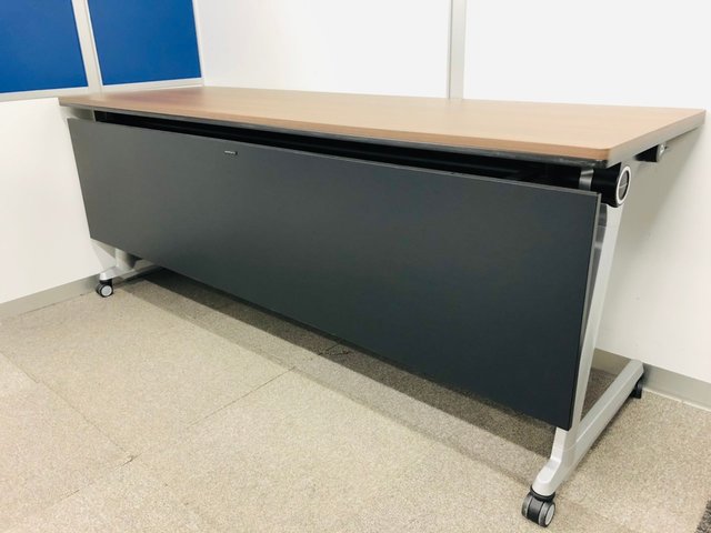 【中古】その他シリーズ 81E4KG 7628 オカムラ（okamura） スタックテーブル(長机/折りたたみ/会議用)