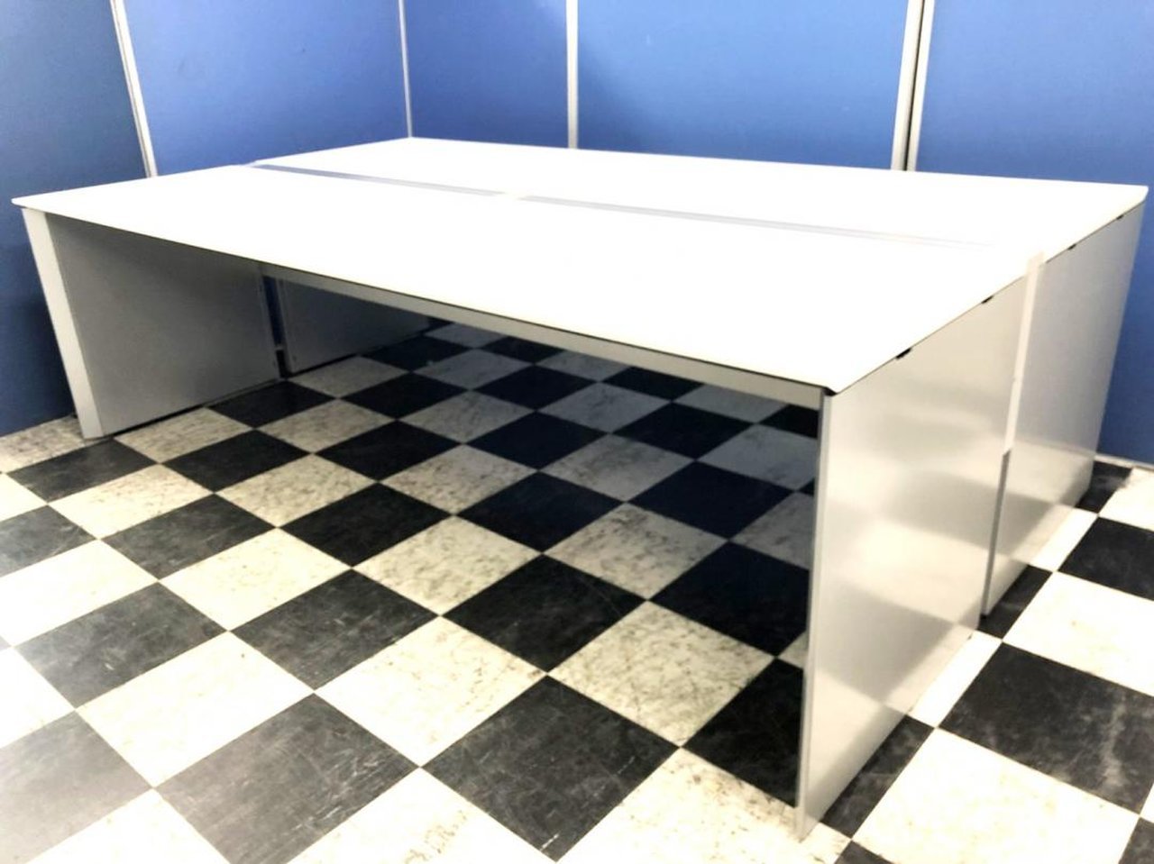 【4人用としてオススメ！！人気国内メーカーの2400ｍｍ天板フリアドの入荷です！！シルバー×ホワイトカラー！！】【倉庫内在庫】■コクヨ■ワークヴィスタ
                        ワークヴィスタ 
                                    中古
            