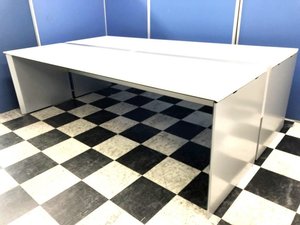 【4人用としてオススメ！！人気国内メーカーの2400ｍｍ天板フリアドの入荷です！！シルバー×ホワイトカラー！！】【倉庫内在庫】■コクヨ■ワークヴィスタ