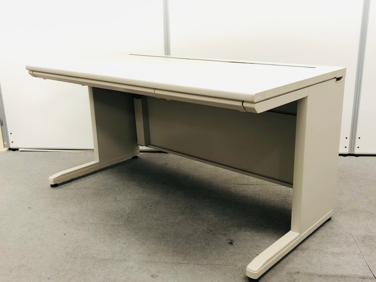 【揃います！！】【W1400で広々使える】コクヨの定番デスク！【MX】【KOKUYO】
                        MX+
                                    中古
            