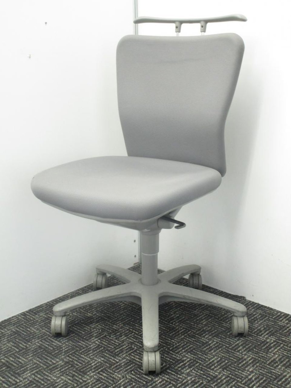 【12脚入荷！！】オフィスの定番チェア！！ゆったりとすわりたいかた必見です！
                        カロッツァ 
                                    中古
            