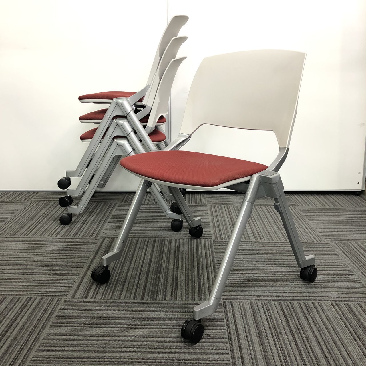 【4脚セット】【国内メーカー】内田洋行製　ネスティングチェア　レッドカラー　コンパクト収納【収納】【京都・滋賀】　
                        その他シリーズ
                                    中古
            