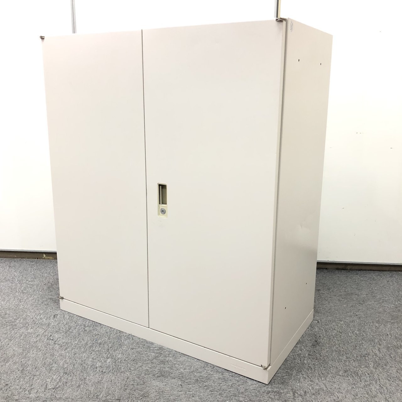 【傷あり特価】定番の両開き書庫が入荷！傷ありのためお求めやすく！！
                        42 
                                    中古
            