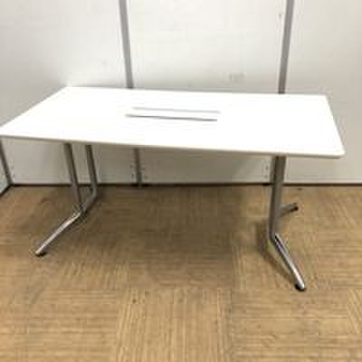 【アルミダイキャストの高級感溢れる脚】優雅さとクリエイティビティを演出するスタイリッシュテーブル
                        ST-5200L
                                    中古
            