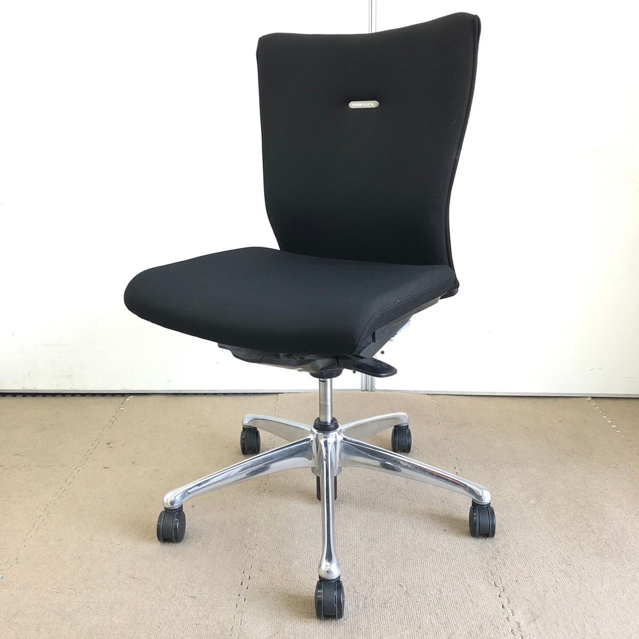 【4脚入荷】オールブラックの快適チェア！！安心のオカムラ製
                        フィーゴ 
                                    中古
            