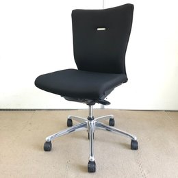 【4脚入荷】オールブラックの快適チェア！！安心のオカムラ製