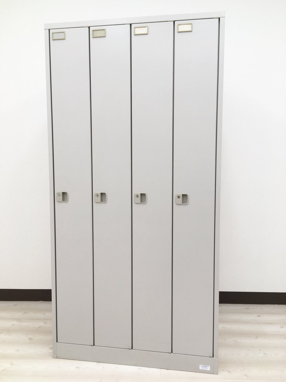 シンプルな4人用ロッカー入荷！汚れの目立たないニューグレーです！イトーキ/L型/シリンダー錠
                        その他シリーズ
                                    中古
            