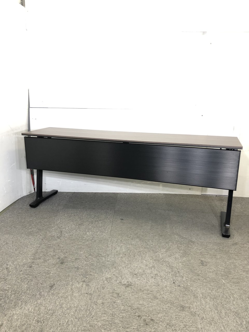 コクヨ　スタックテーブル　ダークブラウン木目調　【会議用　】【休憩用】
                        カーム(CALM) フラップテーブル
                                    中古
            