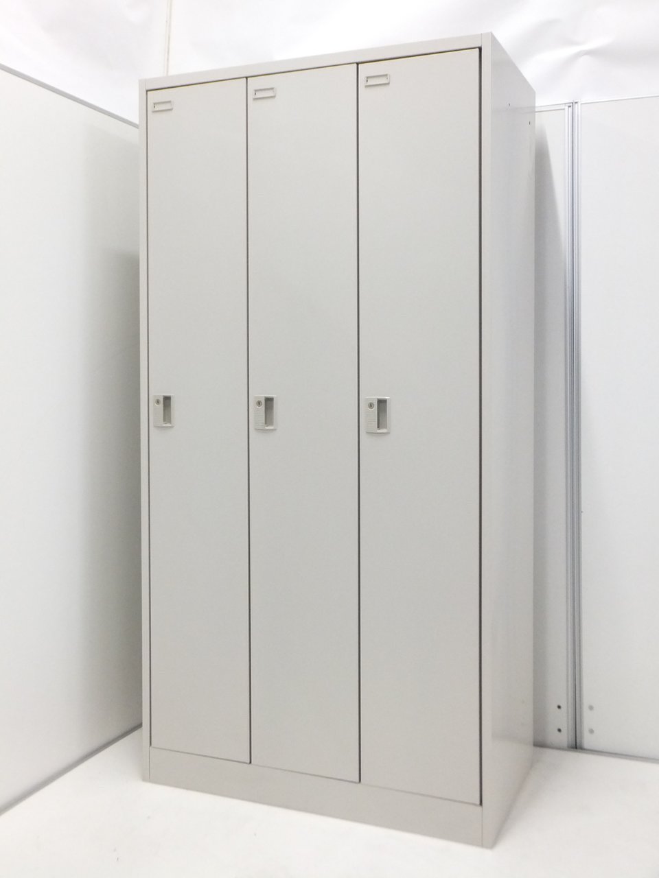 【希少在庫品！！】今品薄の3人用ロッカー！
                        FZ 
                                    中古
            