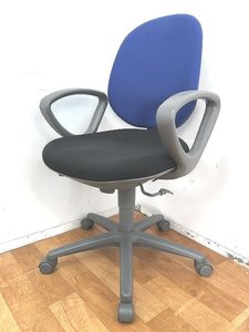 【定価約4万円！！ブルー×ブラック肘付きOAチェアの入荷です！！ローバック！！】内田洋行/ジャストチェア