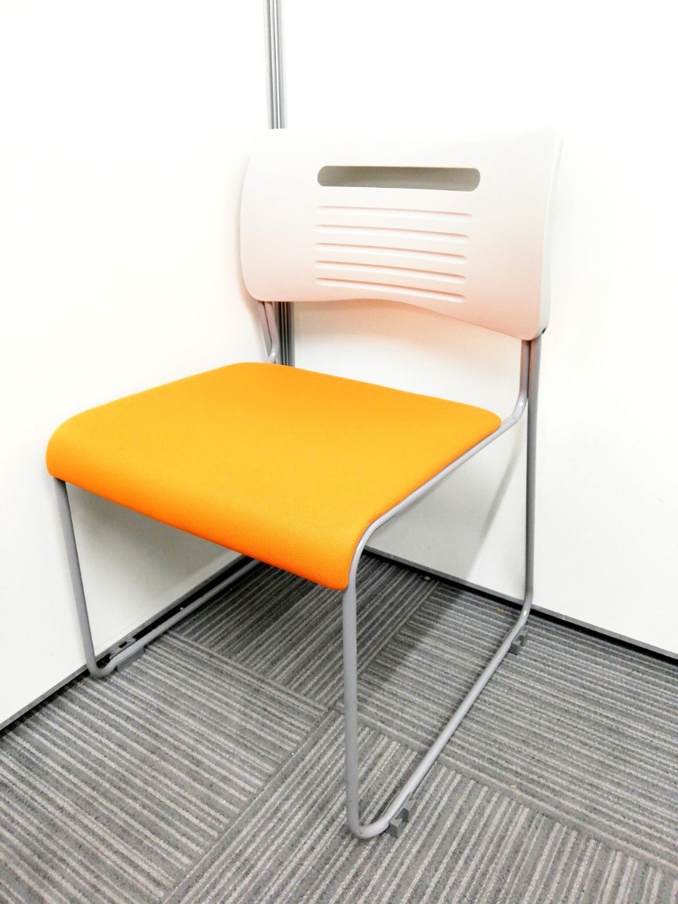 井上金庫　スタッキングチェア　４脚　オレンジ色　会議室　ミーティングルーム　おすすめ
                        PMC 
                                    中古
            