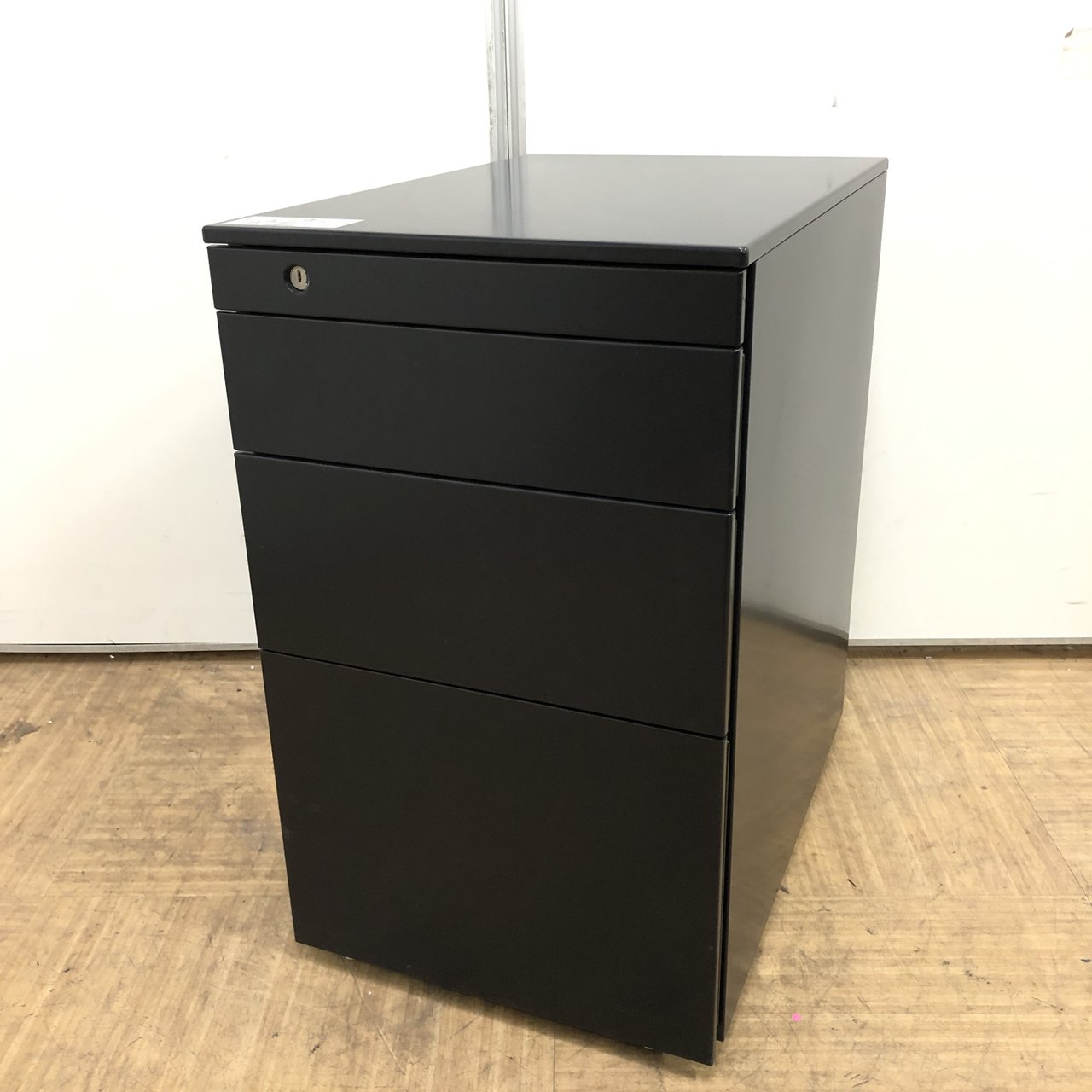 【8台入荷】希少なブラックカラーデスクインワゴン！！4段収納で充実のデスクライフを
                        プロユニット 
                                    中古
            