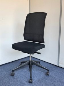 【使用感強めのため特別価格】Vitra製ハイバックチェア｜すらりと伸びた5本脚が美しい。