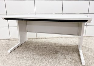 【30台大量入荷】スタンダードデスク　ホワイトカラー　先進のワークプレイスに