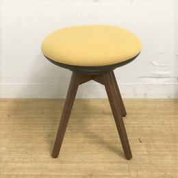 オカムラ　ピルエット　木脚ロータイプ　布(インターロック)