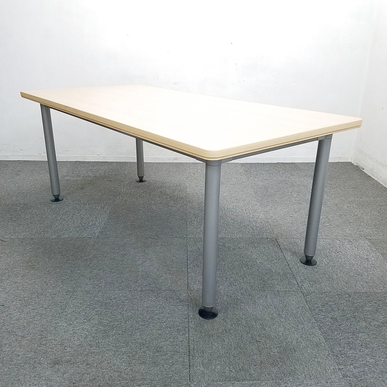 【1台入荷】オカムラの人気テーブル入荷！中古　テーブル　ミーティング　会議　フリーアドレス　飛沫　コロナ　ホワイト
                        その他シリーズ
                                    中古
            