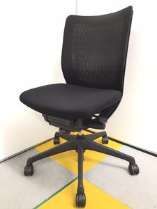 【しなやかな背もたれ！】オカムラ製ヴィスコンテチェア