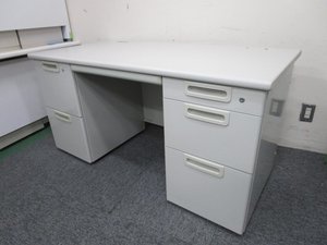 【定価約13万円！！A4書類も沢山収納できる両袖机の入荷です！！】■プラス■LA