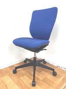 【定価約6万円！！座奥調整などの機能性！！コストパフォーマンスに優れたOAチェア！！】