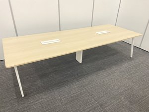 横幅3200の大型テーブル　内田洋行製　レムナシリーズ