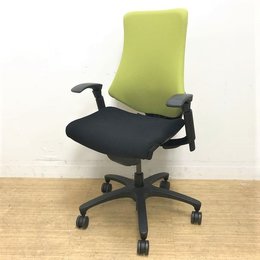 クロスバックのfチェアが入荷！モスグリーンの淡い感覚　アジャスタブル肘　ハイバック