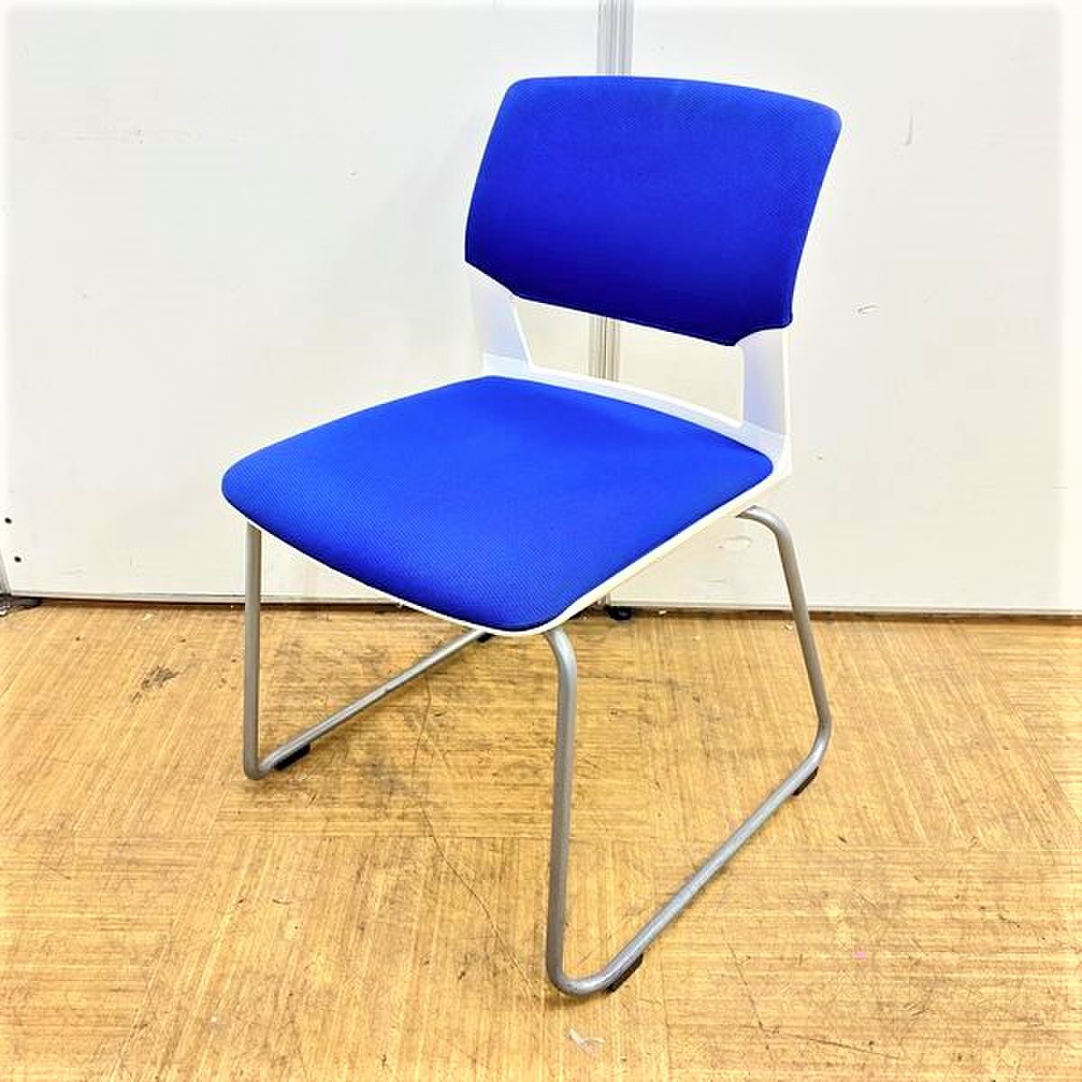 【8脚入荷】お得なぽっきり価格でご提供！！重ねて収納可能
                        160シリーズ 
                                    中古
            