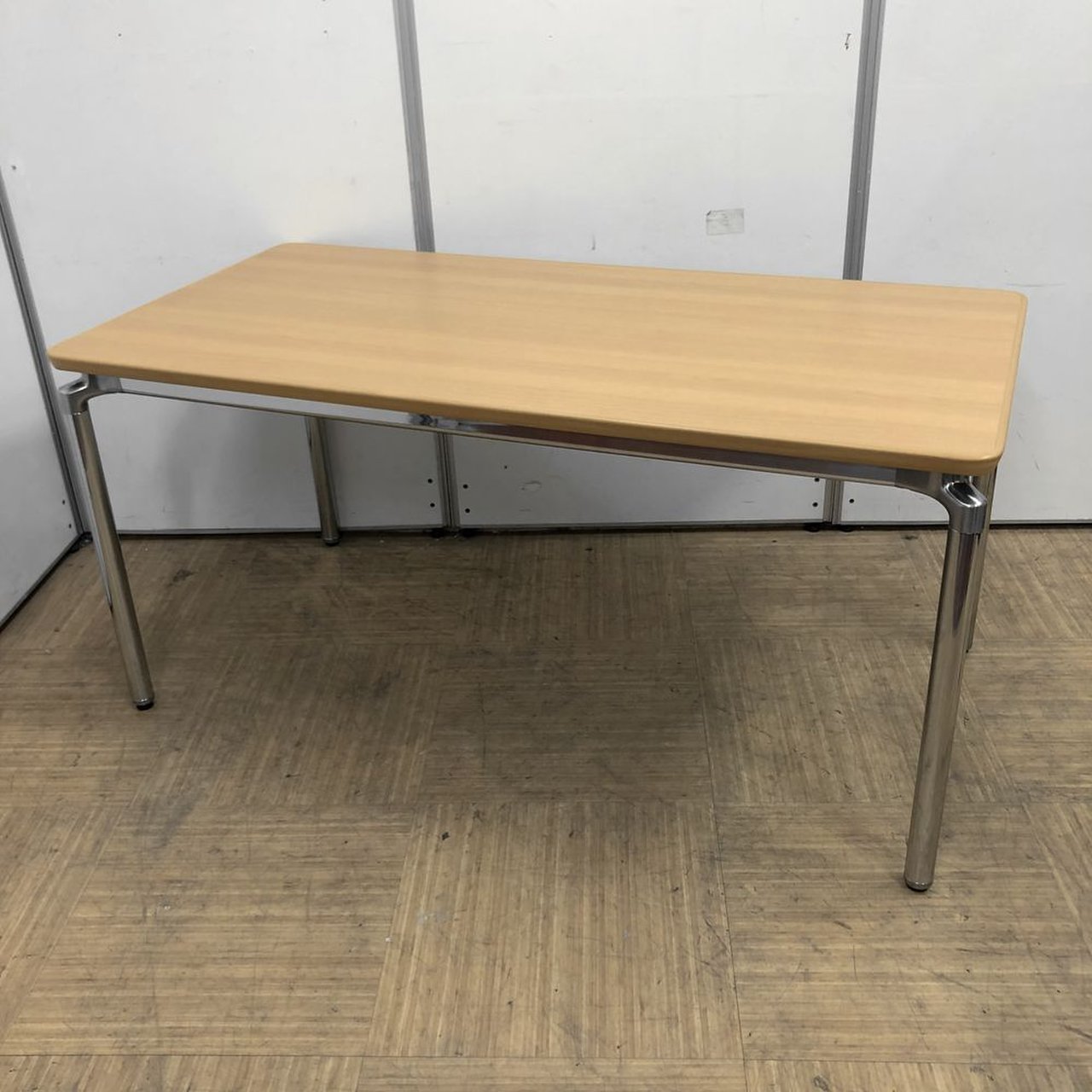 【限定1台】風合いの良い木目天板！！シルバーフレームで高級感もあり
                        その他シリーズ
                                    中古
            