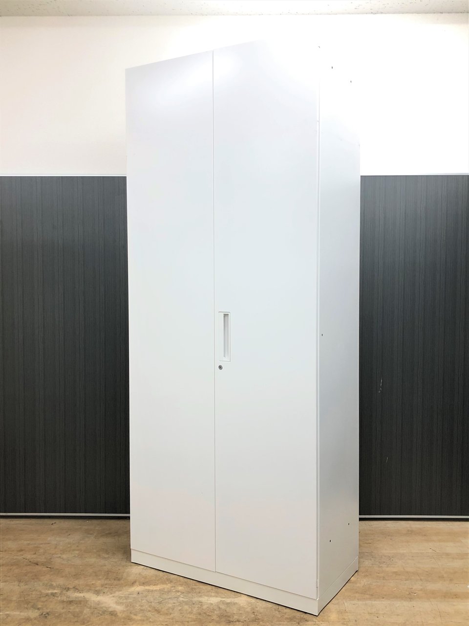 【8台入荷】青天井の収納力！使いやすい観音開き【中古】【オフィス家具】【東京】【大阪】【愛知】【岐阜】【長野】【滋賀】
                        エディア 
                                    中古
            