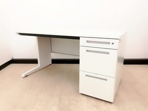 イトーキ製　CZR　片袖机　W1400　レア　ホワイト色　珍しい　ロット　入れ替え　新規購入　おすすめ　