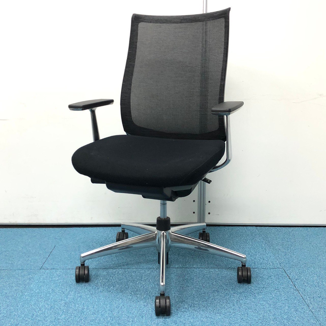 【腹部・腰部の負担を軽減】【使いやすさ◎】
                        ベゼル（アルミポリッシュ脚） 
                                    中古
            