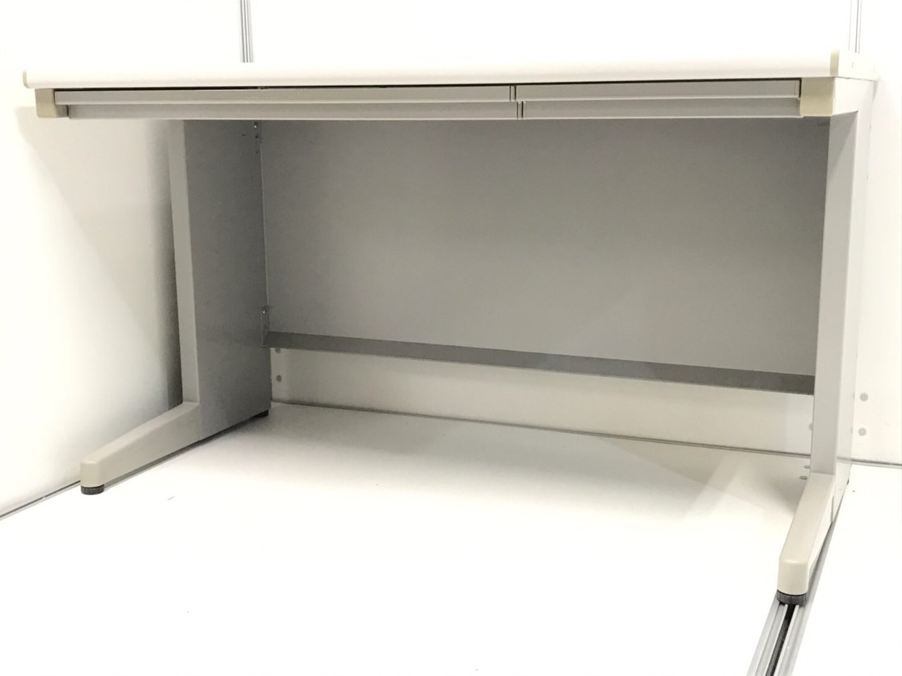 【残り2台！】
コスパ抜群の平机はこちら！
一番売れている幅120cm！
内田洋行_JUSTシリーズ_グレー
                        ジャスト 
                                    中古
            