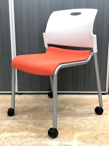 【4脚入荷】明るい色味のミーティングチェア！【中古】【オフィス家具】【東京】【大阪】【愛知】【岐阜】【長野】【滋賀】