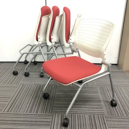 【4脚セット価格】【大量入荷商品】オカムラ　グラータ　レッドカラー　折りたたんでコンパクトに収納【軽量】