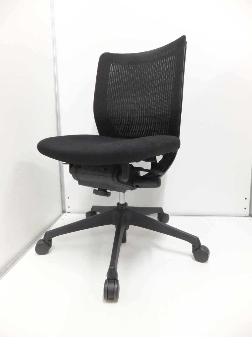 【長時間作業でも快適！】
WEB注目度抜群のコスパ最強チェア！
ヴィスコンテチェア（Visconte）_ブラック（メッシュタイプ）_座スライド/5段階固定機能付き
                        ヴィスコンテ 
                                    中古
            