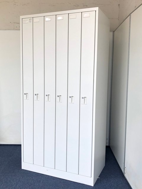 状態良好品ですが、一部部材欠け（つゆ受け等）があるため、惜しくもAランクを逃しました。※コートを入れるには狭いのでご注意ください。