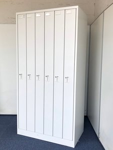 状態良好品ですが、一部部材欠け（つゆ受け等）があるため、惜しくもAランクを逃しました。※コートを入れるには狭いのでご注意ください。